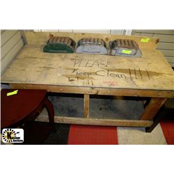 WOODEN ROLLING WORK BENCH