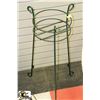 Image 1 : 29 1/2" TALL THREE FOOTED GREEN METAL PLANT STAND