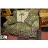 Image 1 : GREEN LAZY BOY LOVESEAT 57" X 36"