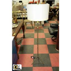 SHOWHOME METAL FLOOR LAMP ON CHOICE