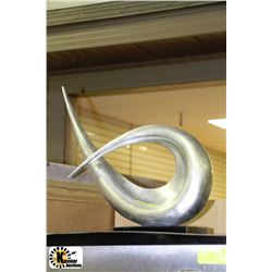 SHOWHOME SILVERTONE ORNAMENT