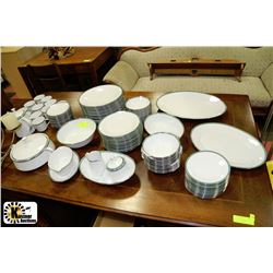 NORITAKE ROYALE MINT 93 PIECE DINNERWARE SET