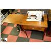 Image 1 : SINGER SEWING MACHINE WITH LIGHT TABLE
