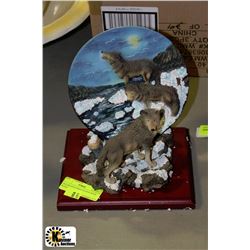 DECORATIVE WOLF STATUE WITH PLATE