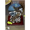 Image 1 : DECORATIVE WOLF STATUE WITH PLATE
