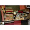 Image 1 : LOT OF VINTAGE BOOKS AND COLLECTIBLES