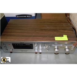 VINTAGE AKAI 8-TRACK/STEREO PLAYER