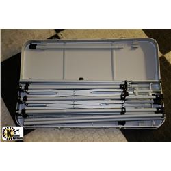 FOLDING TABLE IN ITS OWN CASE