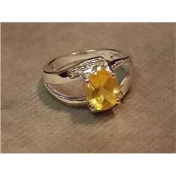 RING - YELLOW/ ORANGE OVAL FACETTED CITRINE IN STERLING SILVER SETTING - HAS 2 GENUINE DIAMONDS SET 