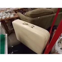 PORTABLE MASSAGE TABLE