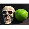 Image 1 : APPLE AND SKULL