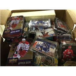 LARGE LOT OF ASSORTED SPORTS CARDS