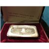 Image 2 : 1970 "The First Franklin Mint Christmas Ingot - 1970", rectangular bar in felt box. "Sterling" 2.13 