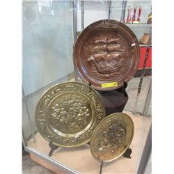 3 Vintage wall plaques