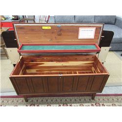 Vintage - Lane cedar lined chest