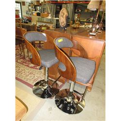 Pair of new hydraulic bar stools