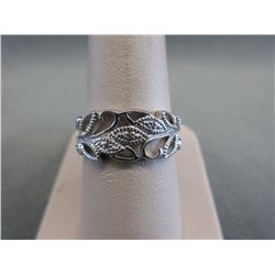 Diamond-set Band-Style Ladies Ring
