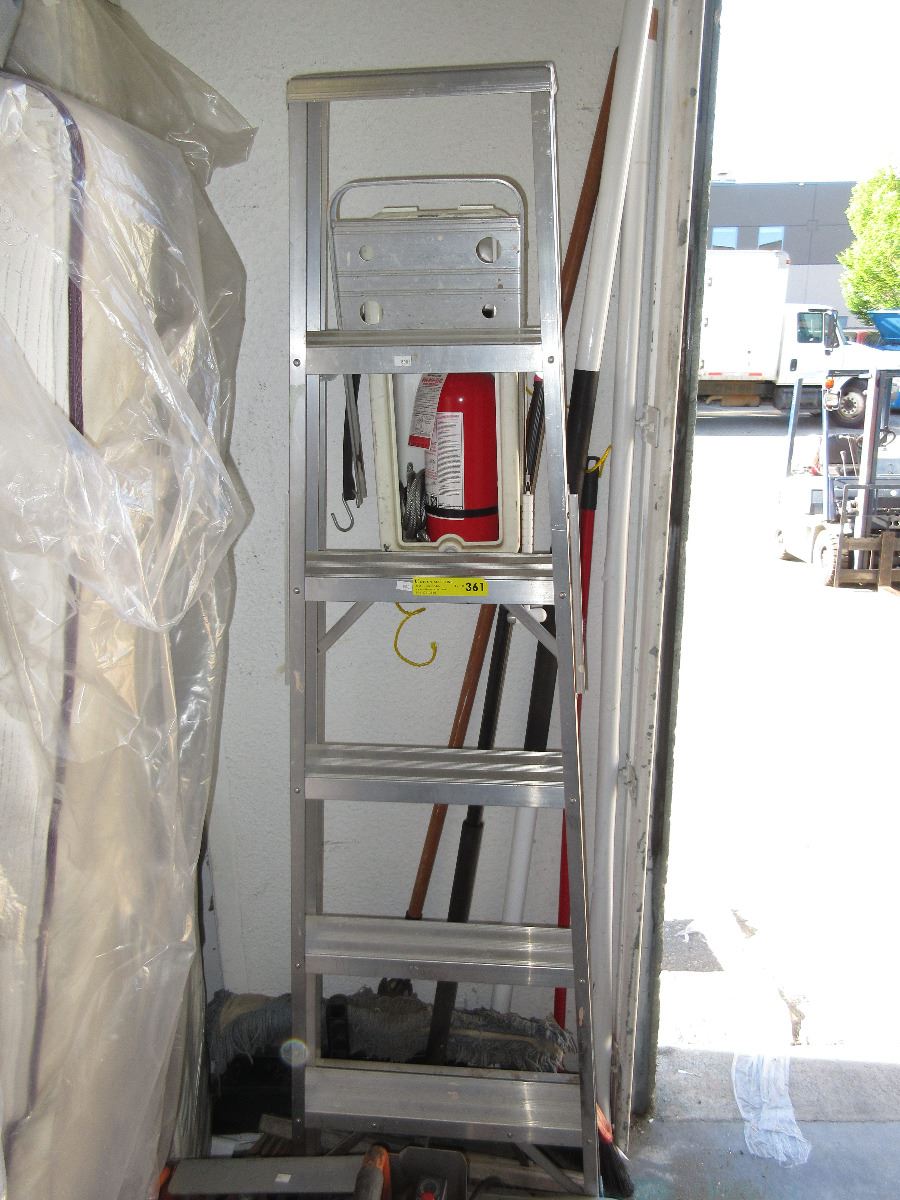 5' Aluminum step ladder - used