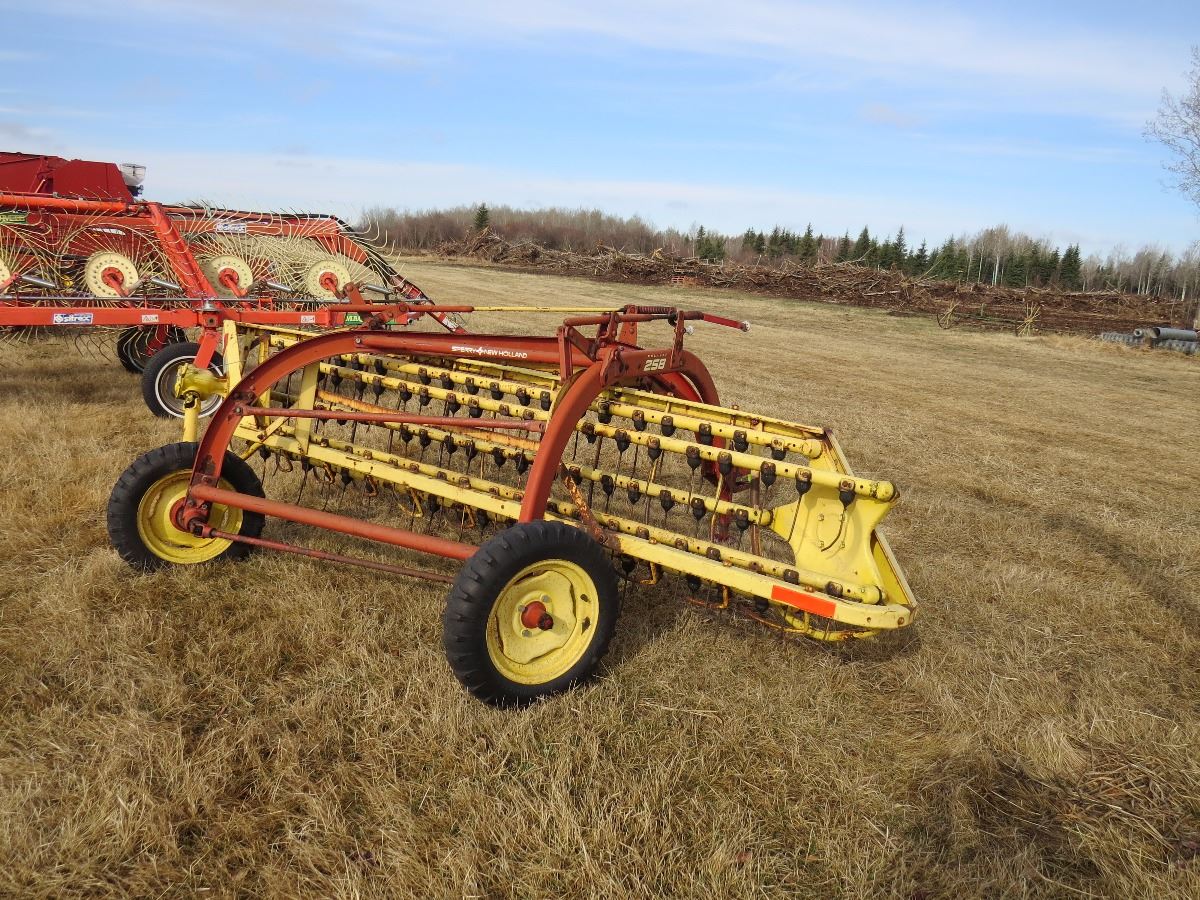 NEW HOLLAND 258 5 BAR SIDE DELIVERY RAKE