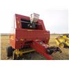 Image 2 : NEW HOLLAND 688 ROUND BALER