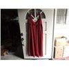 Image 2 : SUPERGIRL TV SCREEN USED FELT CAPE MELISSA BENOIST