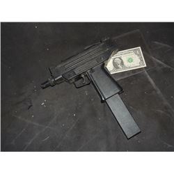 GUN USED IN UNKNOWN PRODUCTION 1