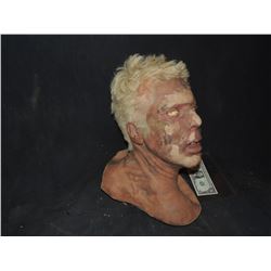 SEVERED ROTTEN BLOODY ZOMBIE HEAD B GRADE 18