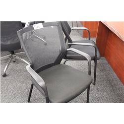 BLACK MESH BACK CLIENT CHAIR