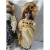 Image 4 : 3 COLLECTIBLE EDITIONS PORCELAIN DOLLS ON STANDS