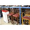 Image 2 : LOT OF 12 WOODEN BAR STOOLS