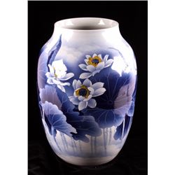 Antique Chinese Lotus Blossom Presentation Vase