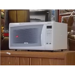 MICROWAVE FROM ESTATE