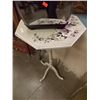 Image 1 : ROUND TILTING SIDE TABLE