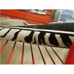 AREA CARPET - ZEBRA PRINT - 7 X 5'