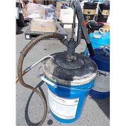 FULL PAIL - CHEVRON - OIL ISO 460 - WITH MANUAL PUMP DISPENSER