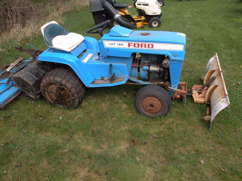 Ford LGT125 tractor w/deck/tiller/push blade