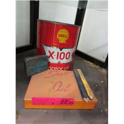 5 Vintage collectibles - mostly Shell