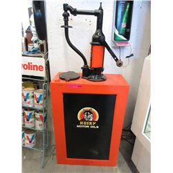 Vintage - Husky oil manual pump