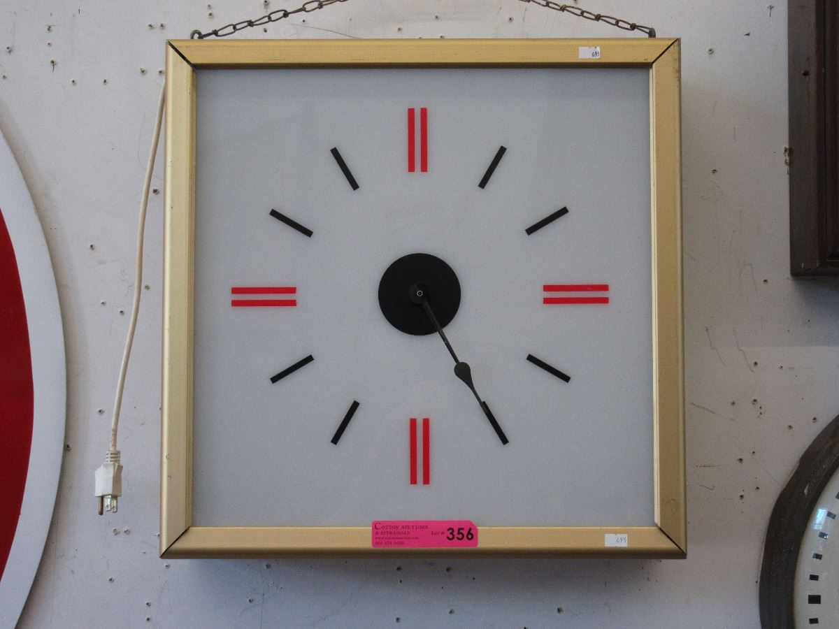 Large electric wall clock
