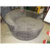 Image 1 : Chenille nesting chair - floor sample