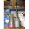 Image 1 : 2 Vintage oil cans