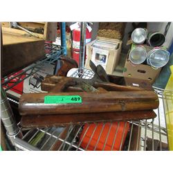 2 Vintage wood planes