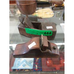 2 Small vintage wood planes