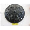 Image 1 : Cast metal "Fleur de Lis" shield