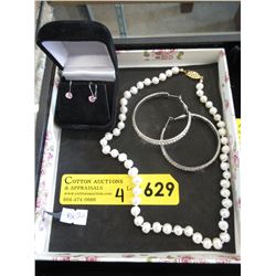 Pearl necklace and 2 pairs of earrings