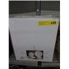 Image 1 : 20 Piece white dinnerware set