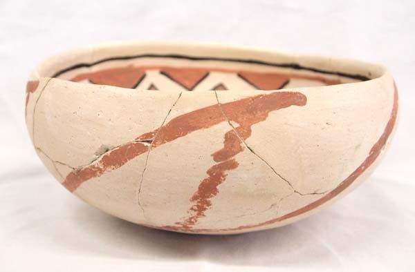 Prehistoric Native American Jeddito Pottery Bowl