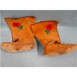 High-top ladies moccasins, beaded roses on toe and tops, side stitched, Flathead, Fields Collection