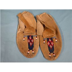 Chippewa Cree smoked brain tanned buckskin moccasins, 9.5", good cond., Fields Collection