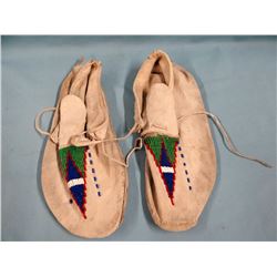 Chippewa Cree moccasins, white/tan buckskin w/ triangle in green and blue beadwork, 10"long, Fields 